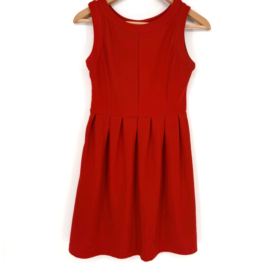 Retro Red Sleeveless Fit and Flare‎ Textured Knit Pleated Dress with Keyhole